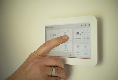 Klimatyzatory z funkcją grzewczą. Czy warto zainwestować w uniwersalne rozwiązanie dla domu?