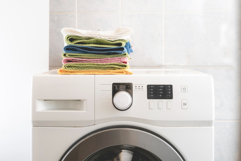 Szafka nad pralkę – dlaczego warto się na nią zdecydować?